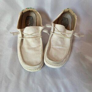 👟 Brand: Hey Dude